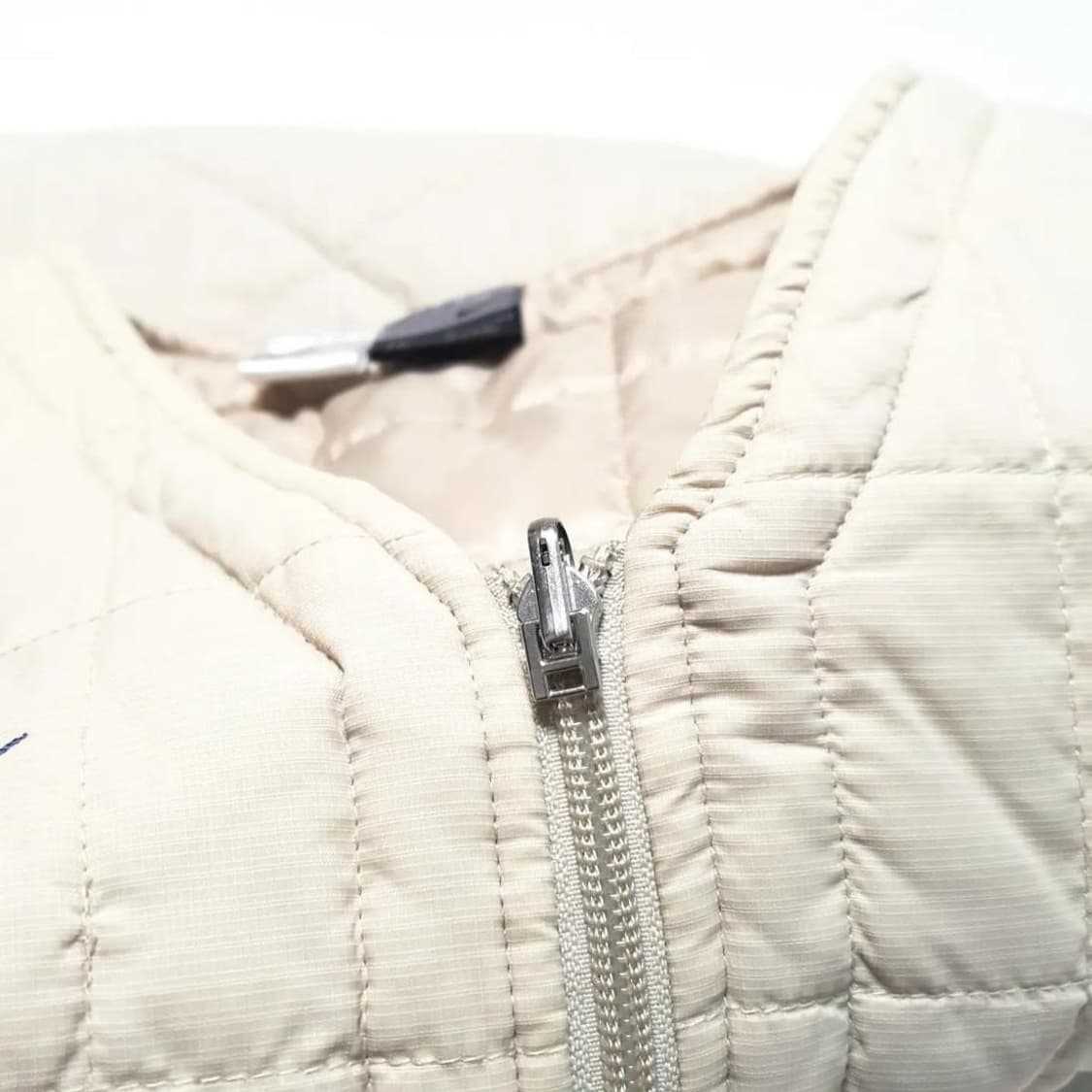 나이키 02's 올드스쿨 브이넥 누빔 경량 패딩 조끼 상품이미지4