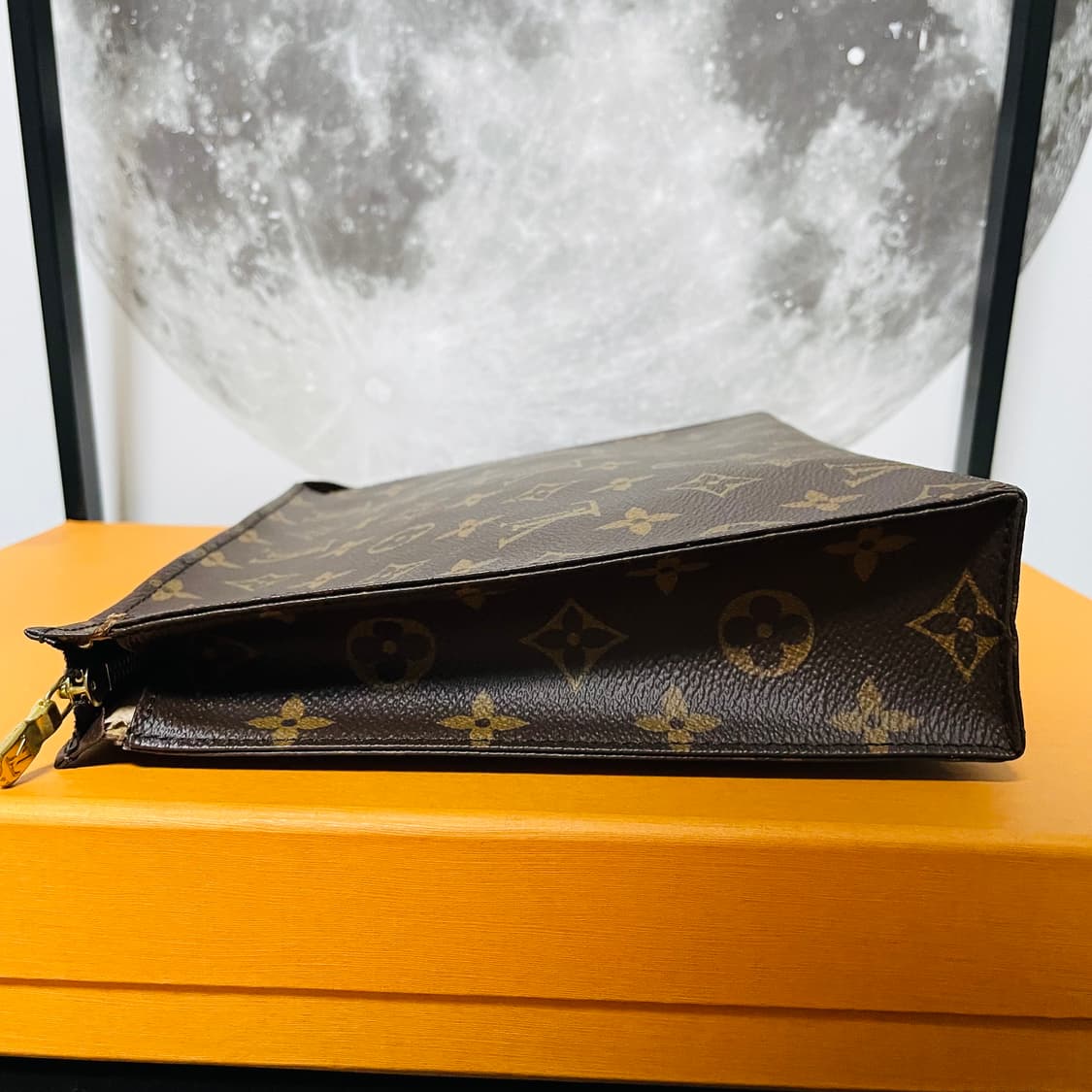 정품) 루이비통 토일렛 26 클러치 백 M47542 상품이미지5