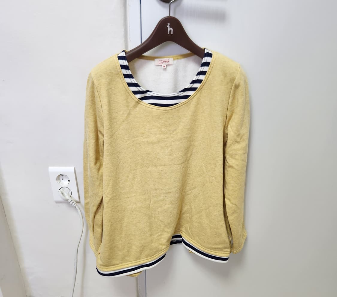 노랑 스트라이프 기모 티셔츠 상품이미지1