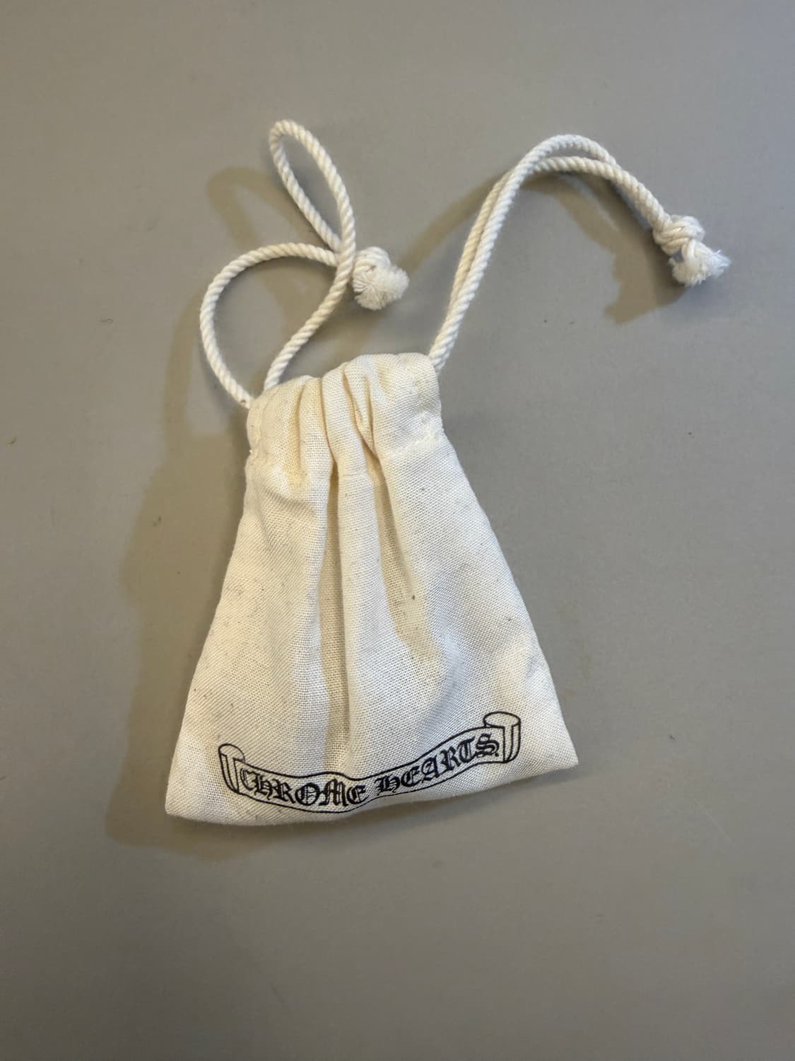 크롬하츠 실리크롬 CH 패드락 플로니 팬던트 그레이 판매합니다! 상품이미지4