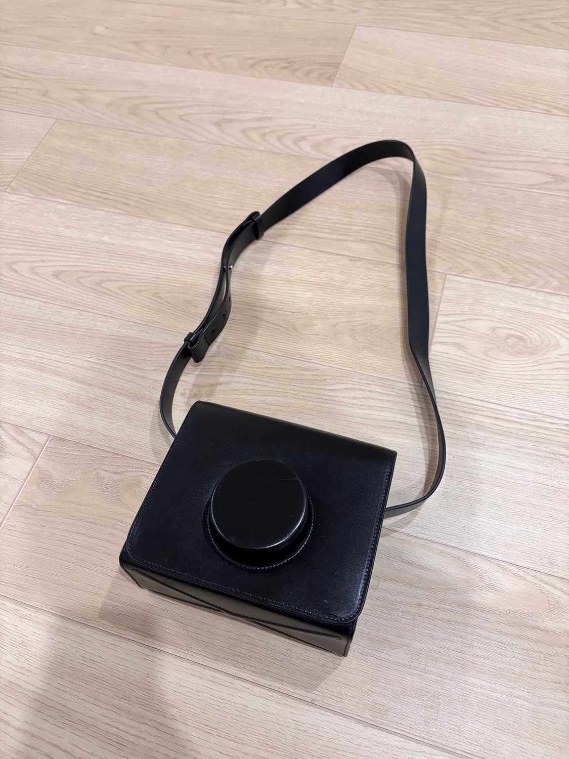 르메르 카메라백 상품이미지2