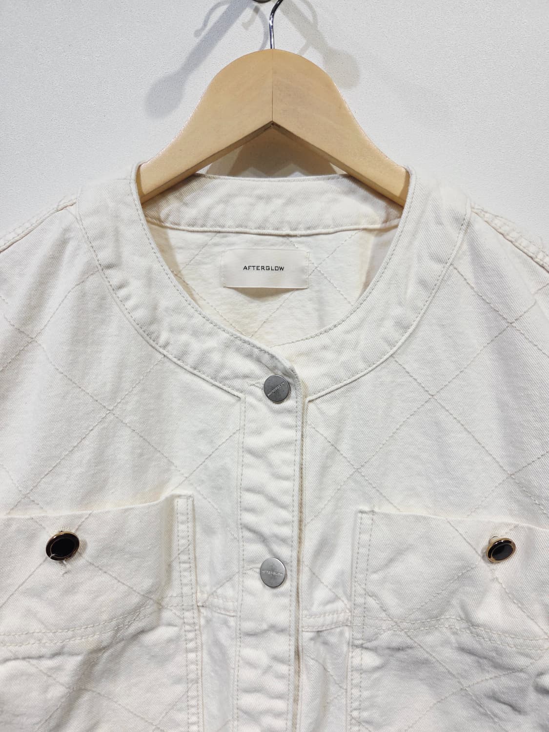 AFTERGLOW 애프터글로우 다이아 퀄팅 노카라 크롭 자켓 상품이미지3