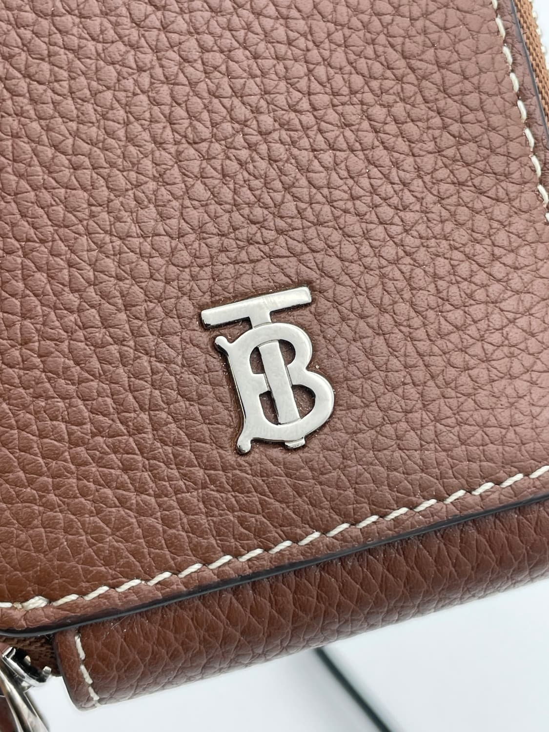 [ 정품 ] 버버리 스트랩 지퍼 카드지갑 브라운  상품이미지4