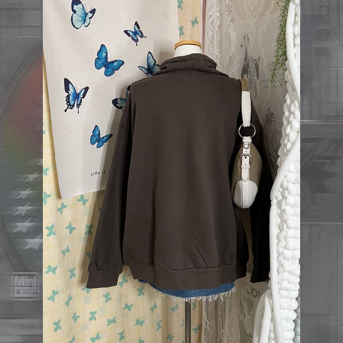 브라운 오버핏 하이넥 맨투맨 상품이미지5