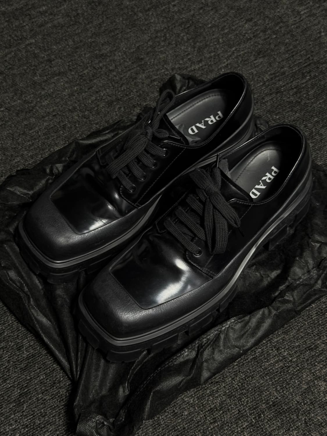 프라다 브러쉬드 레더 더비 슈즈 280사이즈(uk9) 상품이미지2