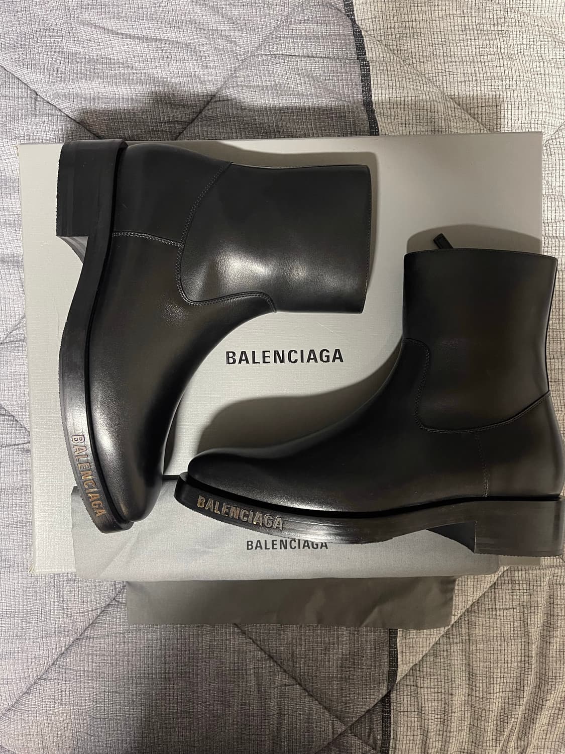 발렌시아가 메탈로고 더비 41사이즈 새상품 상품이미지2