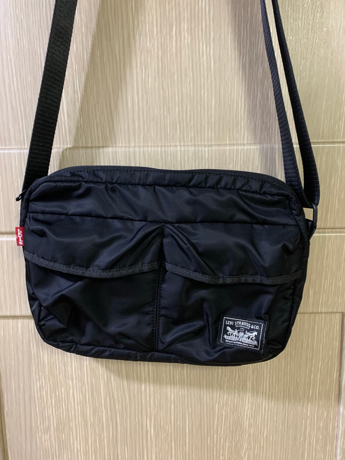 리바이스 미션 베이 크로스바디 백 mission bay crossbody 상품이미지1