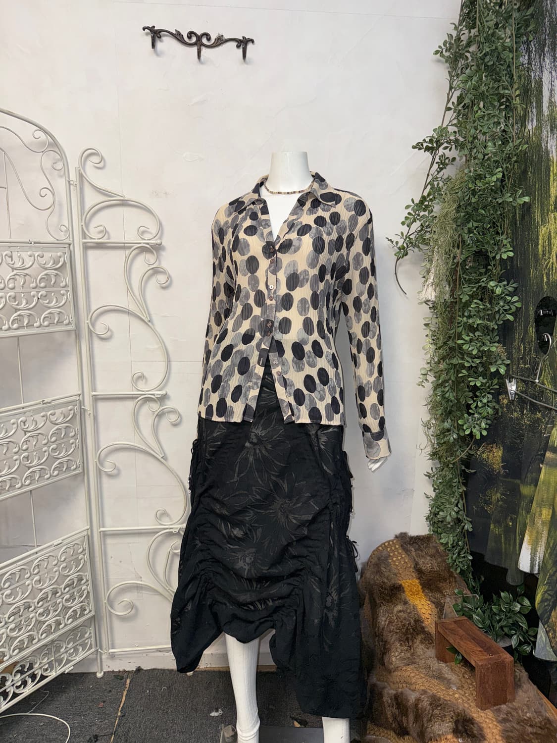 Marks & Spencer mono dot pleats blouse  상품이미지5