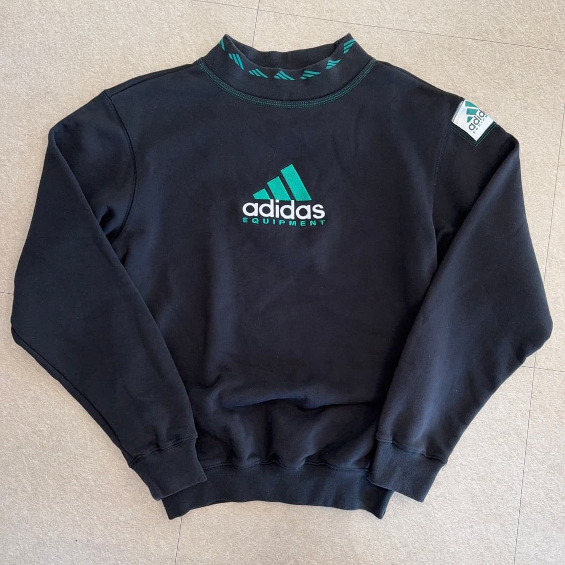 아디다스 이큅먼트 스웻셔츠 상품이미지1