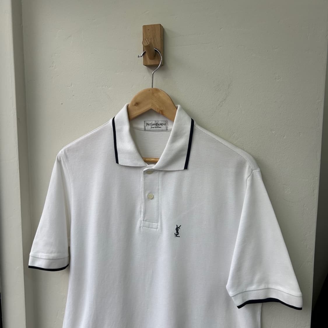 16766 - 입생로랑 화이트 반팔 카라티 상품이미지1