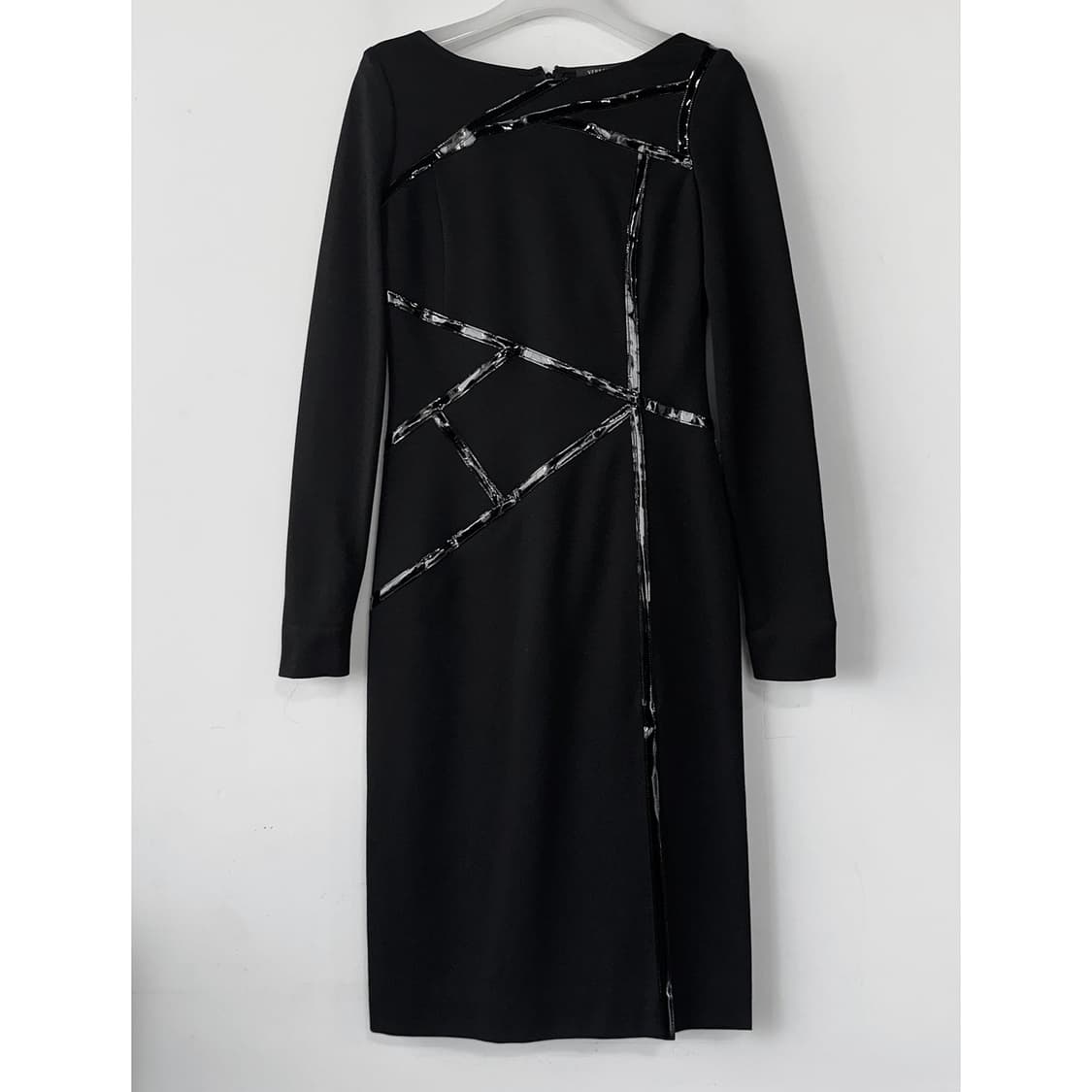 베르사체 에나멜 라인 미디 드레스 상품이미지2