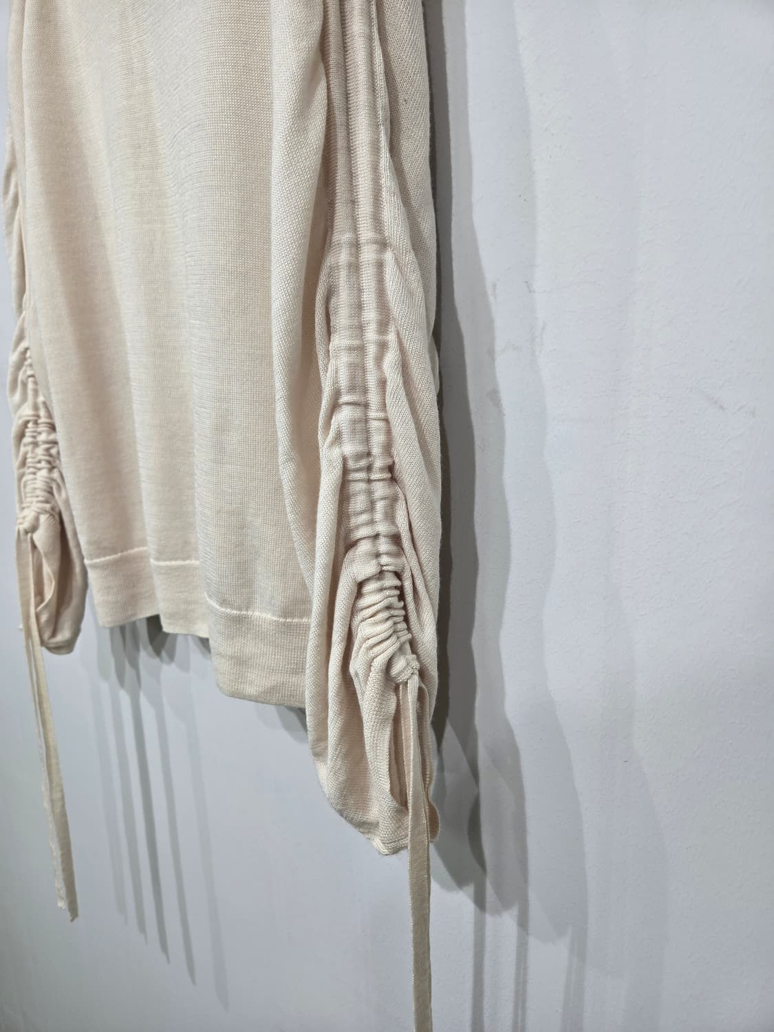 올세인츠 아이보리 셔링 긴팔 니트 상품이미지7