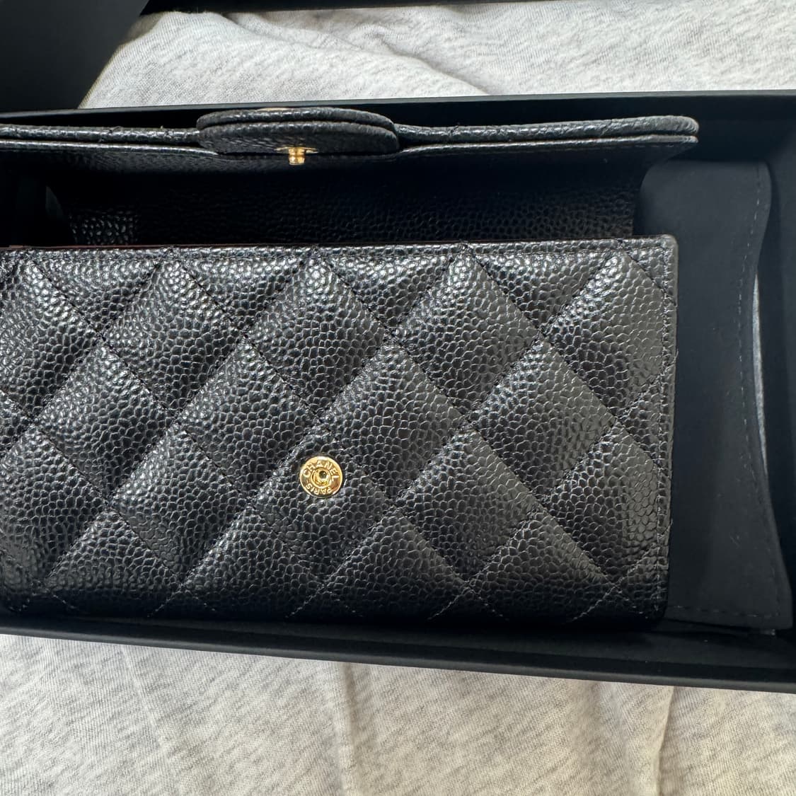 샤넬 클래식 캐비어 중지갑 내장칩 새제품 AP0232 상품이미지5