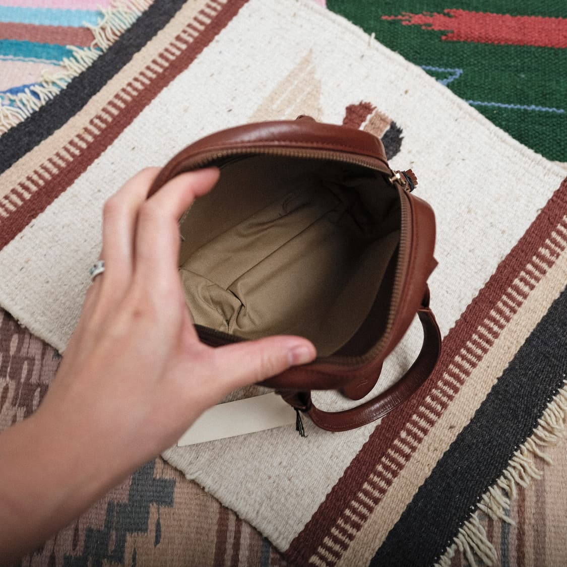 마가렛호웰 올드라벨 레더 스몰 백 상품이미지5