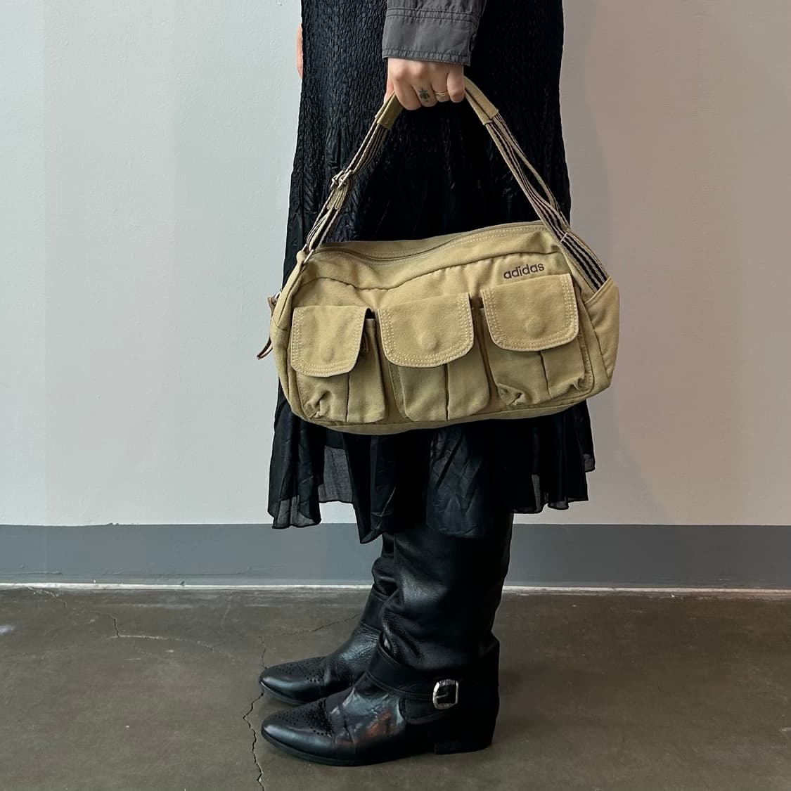 아디다스 베이지 포켓 숄더 상품이미지10