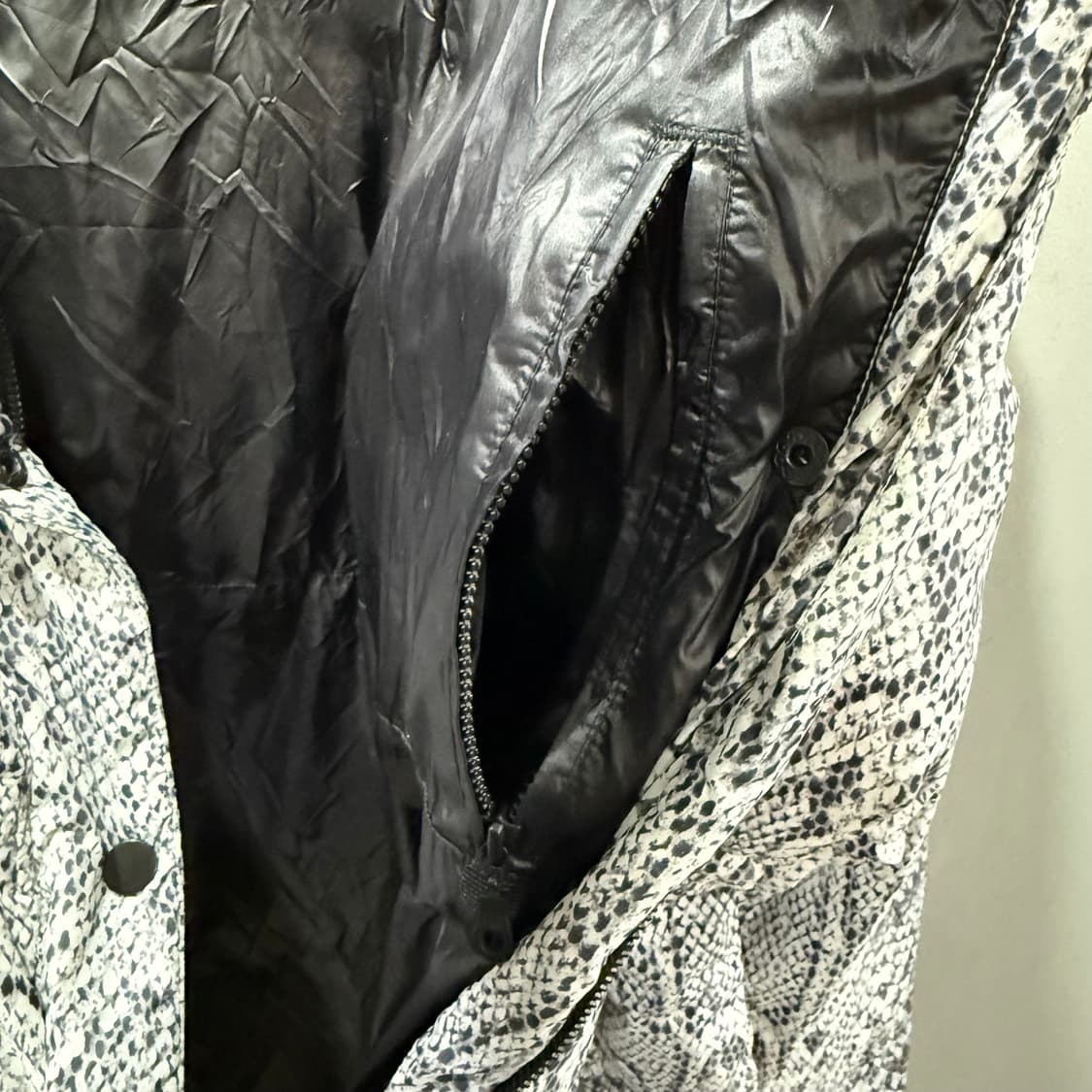 S VARLEY 발리 하이랜드 스네이크스킨 퍼프 패딩 자켓 상품이미지5