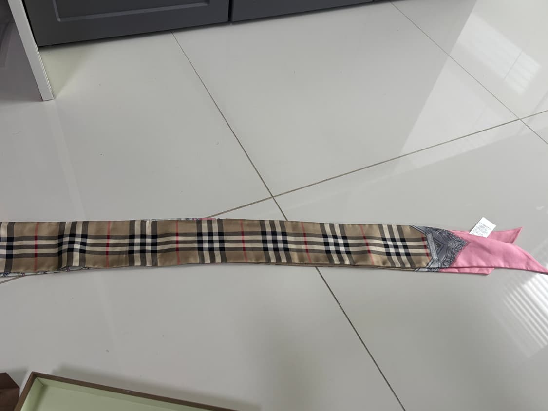 정품 버버리 실크 스카프 /리버시블(풀박) 상품이미지5