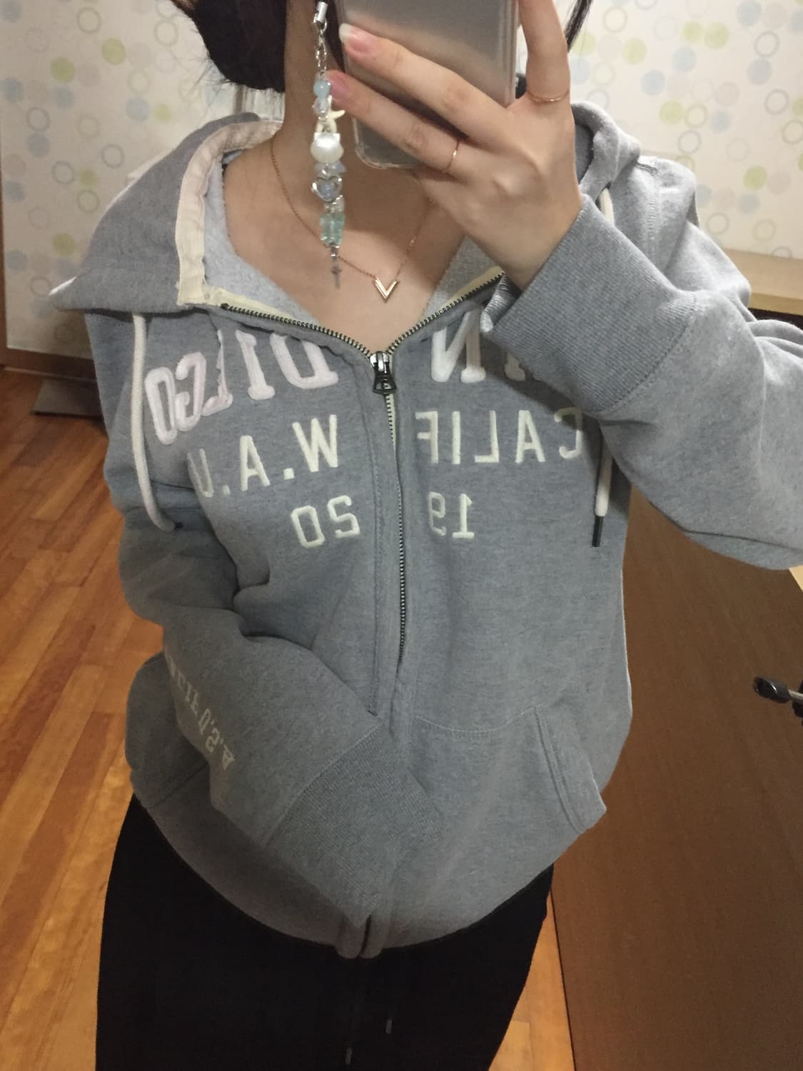 후아유 그레이 패치 로고 후드집업 상품이미지1