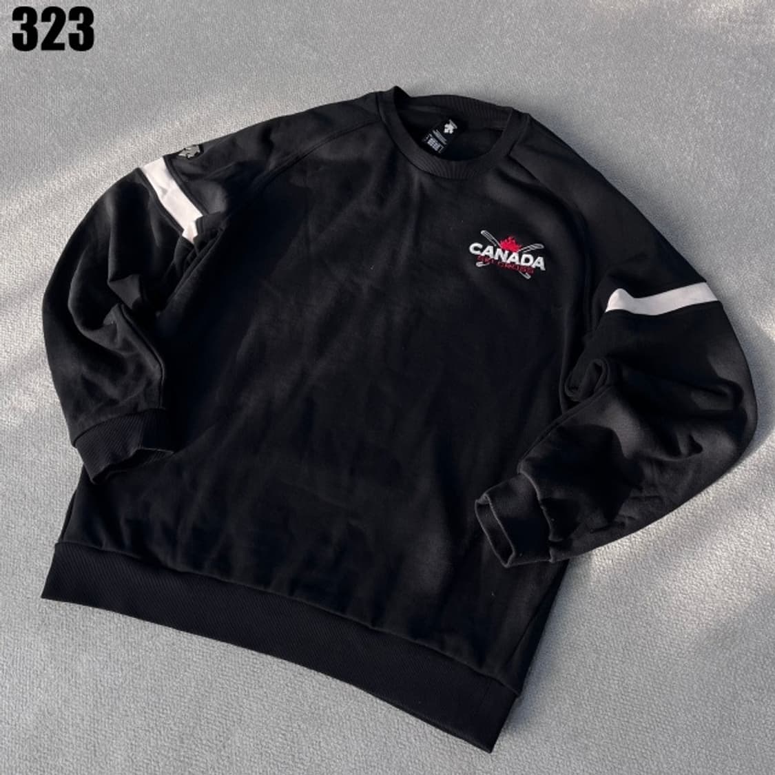 데상트 블랙 맨투맨  상품이미지1