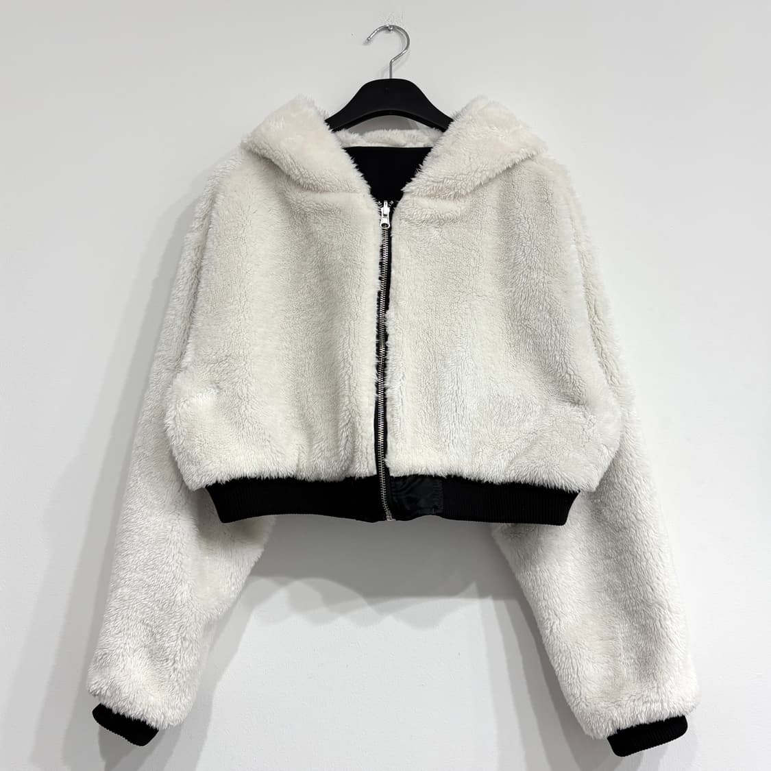 리버시블 양면 퍼 크롭 후드 항공점퍼 상품이미지4