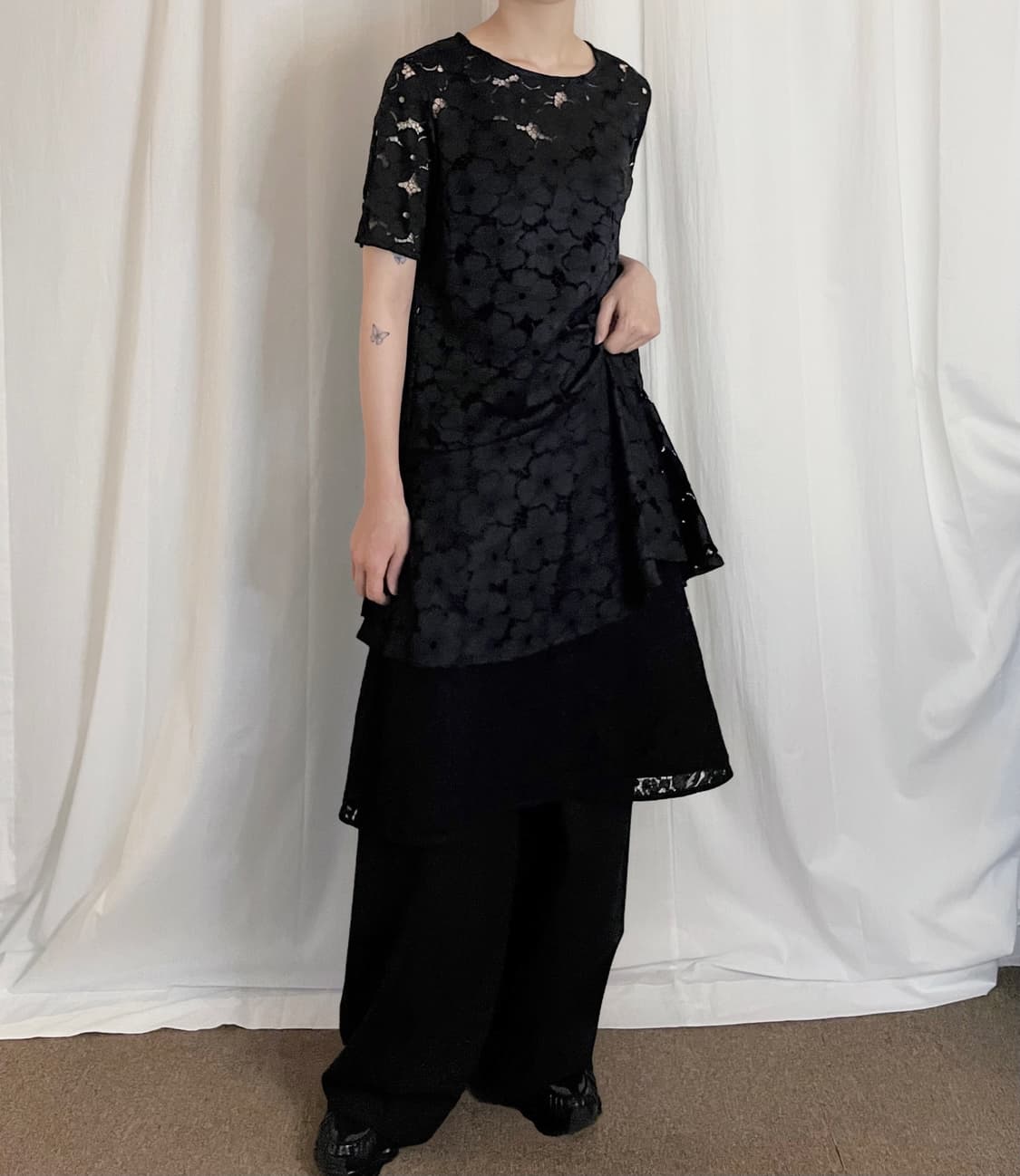 Flower Punching Flare Long Blouse 상품이미지4