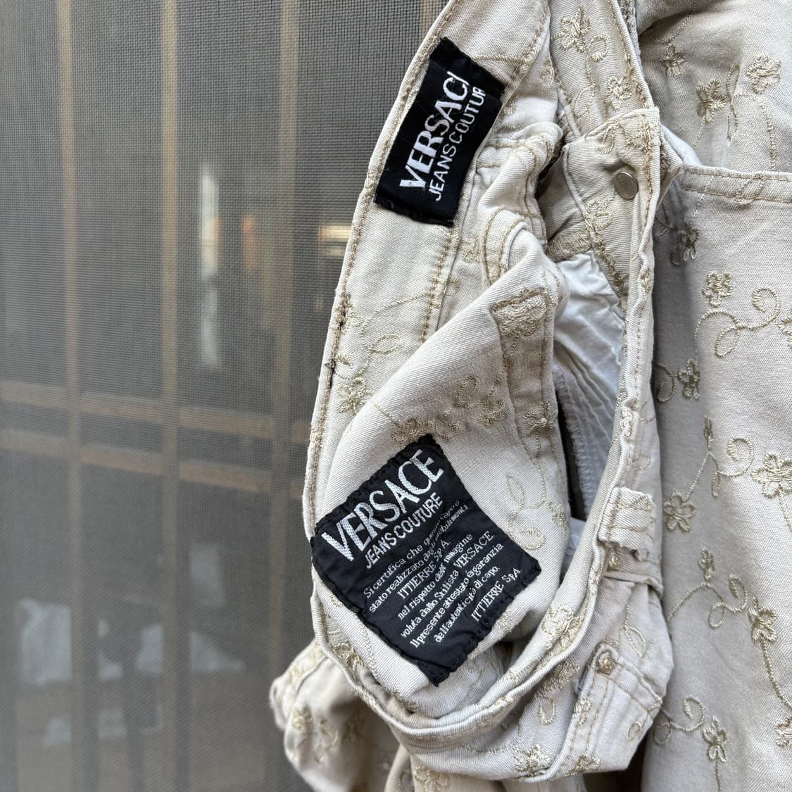 베르사체 진스 꾸뛰르 자카드 플라워 메두사 패치 팬츠 상품이미지10