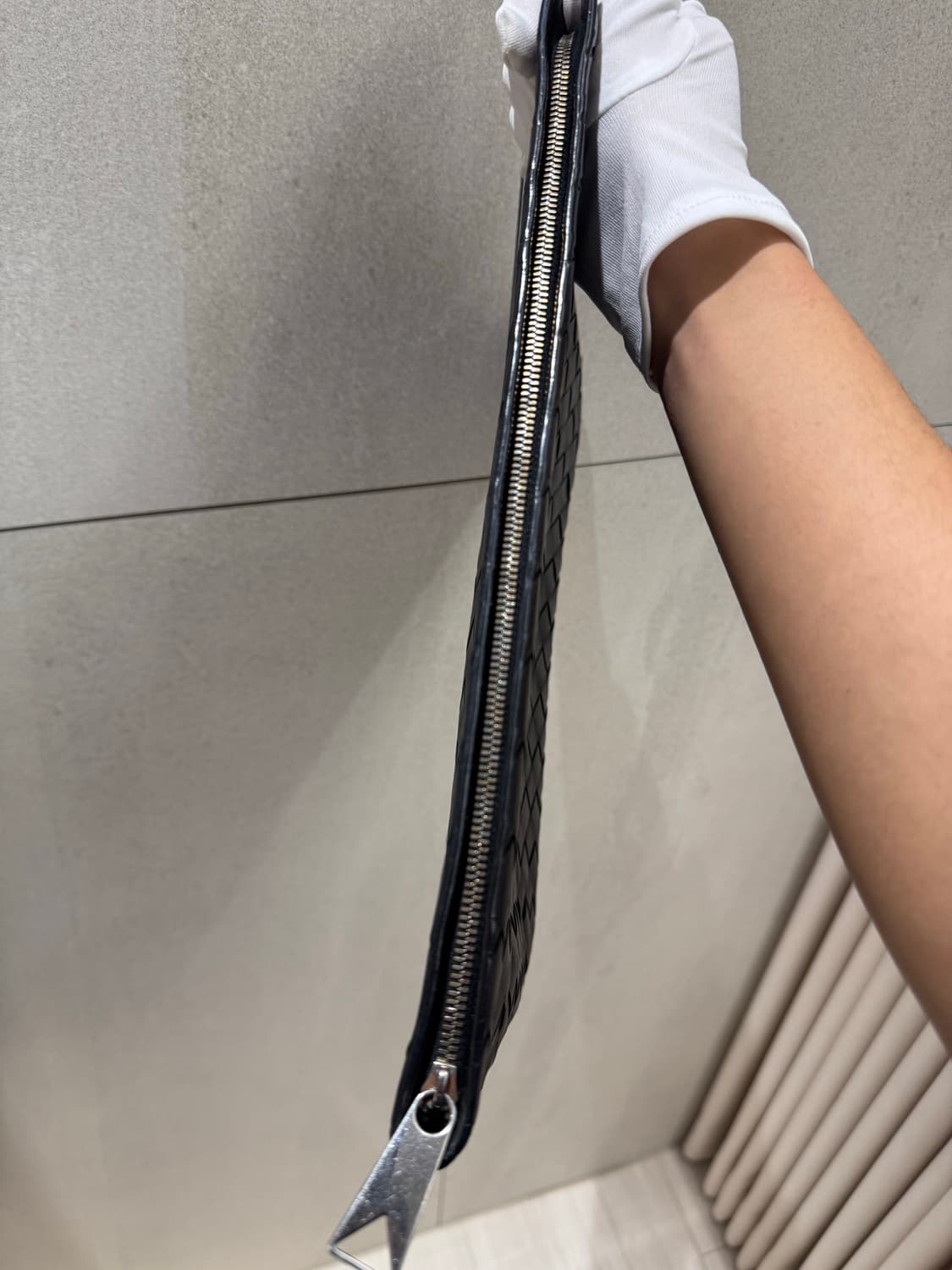 (정품/백화점판) 보테가베네타 클래식 하프 클러치 상품이미지5