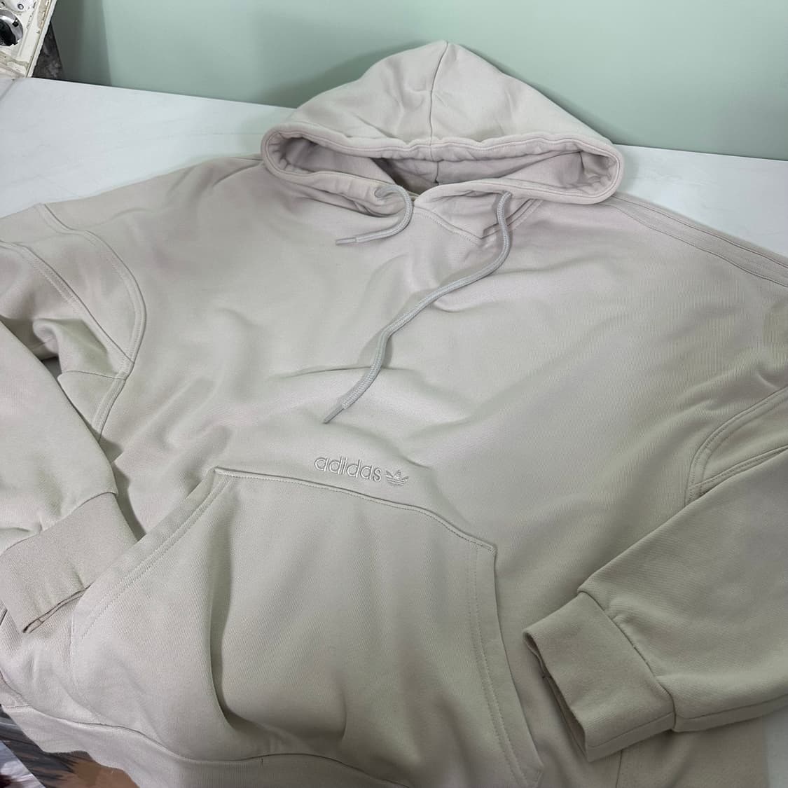 L 아디다스 오리지날 라이트베이지 가오리오버핏 챌린저 스웻후드티 상품이미지1