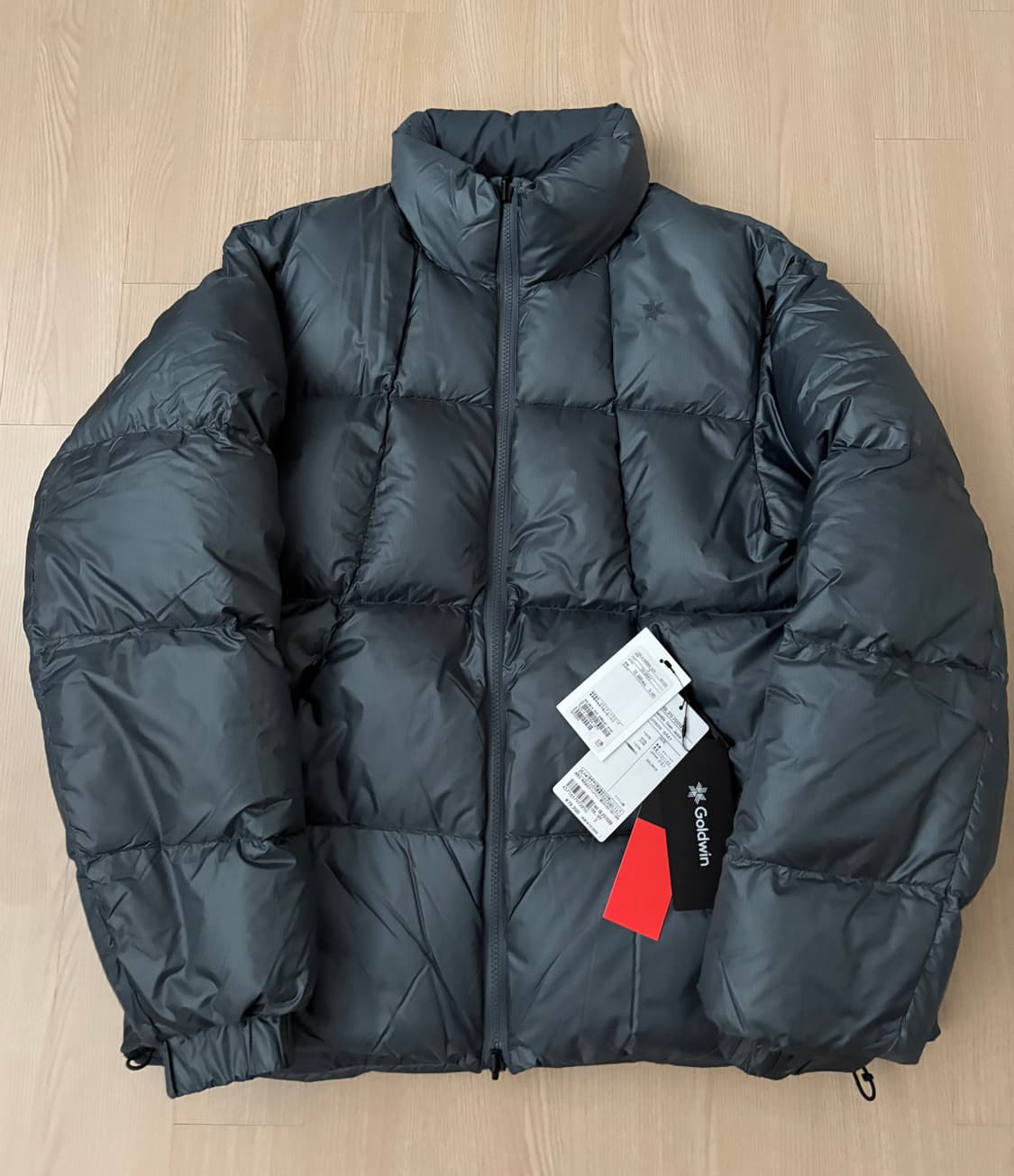 골드윈 X 뷰티앤유스 별주 리버시블다운 다크그레이 3사이즈 새상품 팝니다 상품이미지1