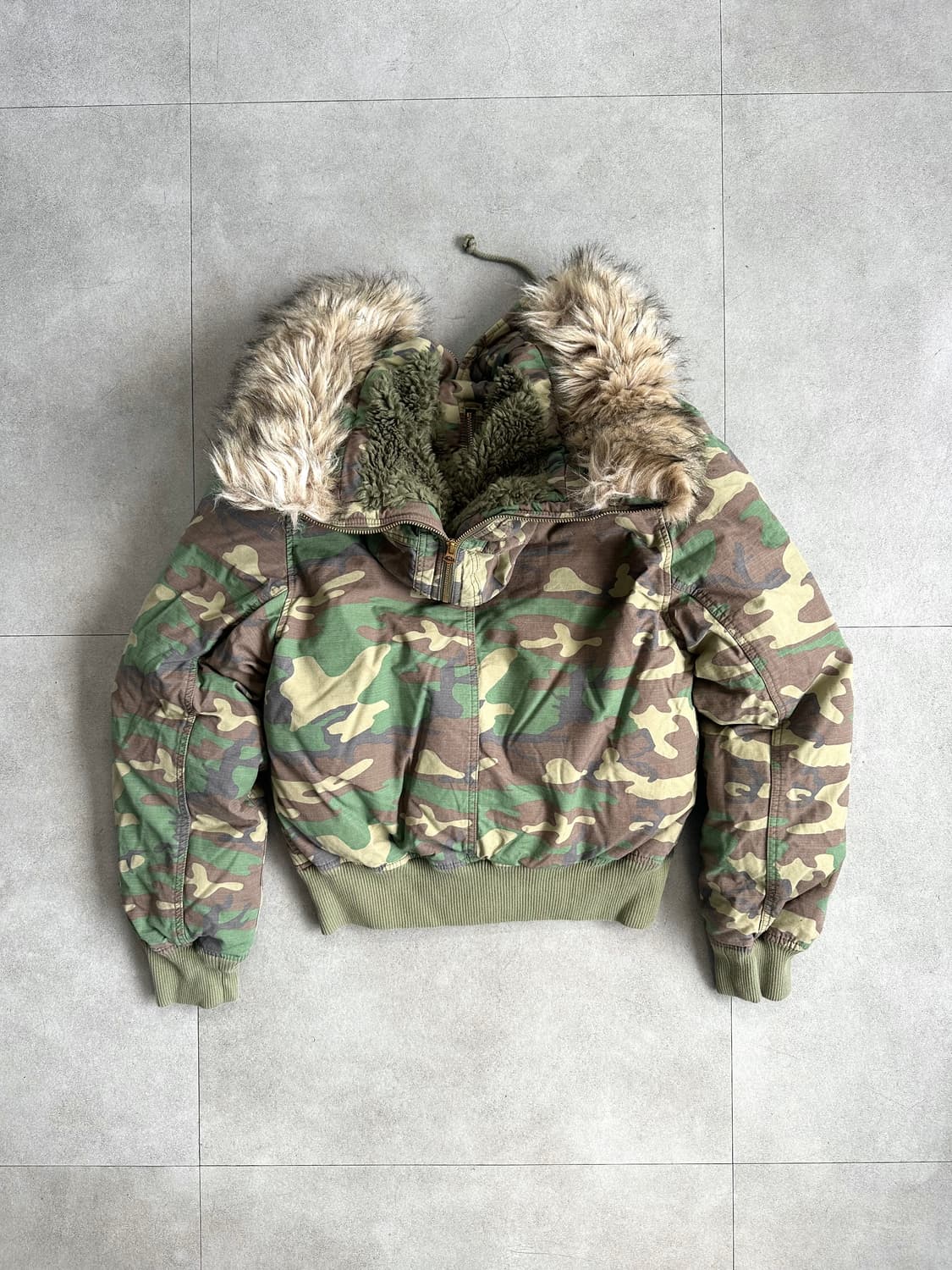 랄프로렌 카모 퍼 후드 크롭 봄버 상품이미지6