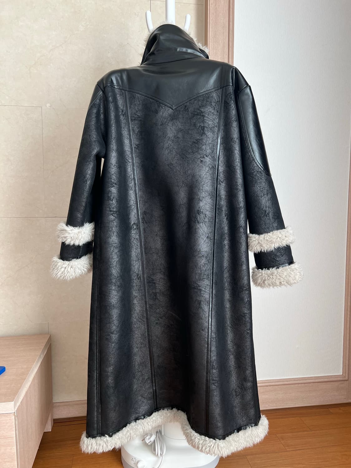 블랙 퍼 트리밍 롱코트 상품이미지3