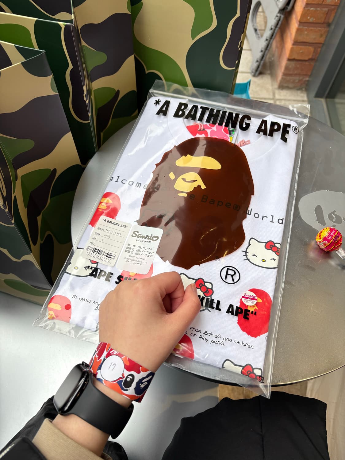 베이프 산리오 콜라보 키티 화이트 셔츠 상품이미지1