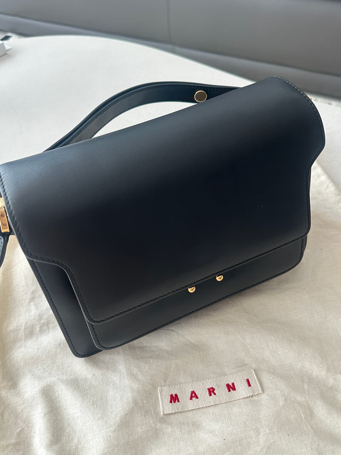 마르니 트렁크백 미디움 블랙 카프 스킨 상품이미지2