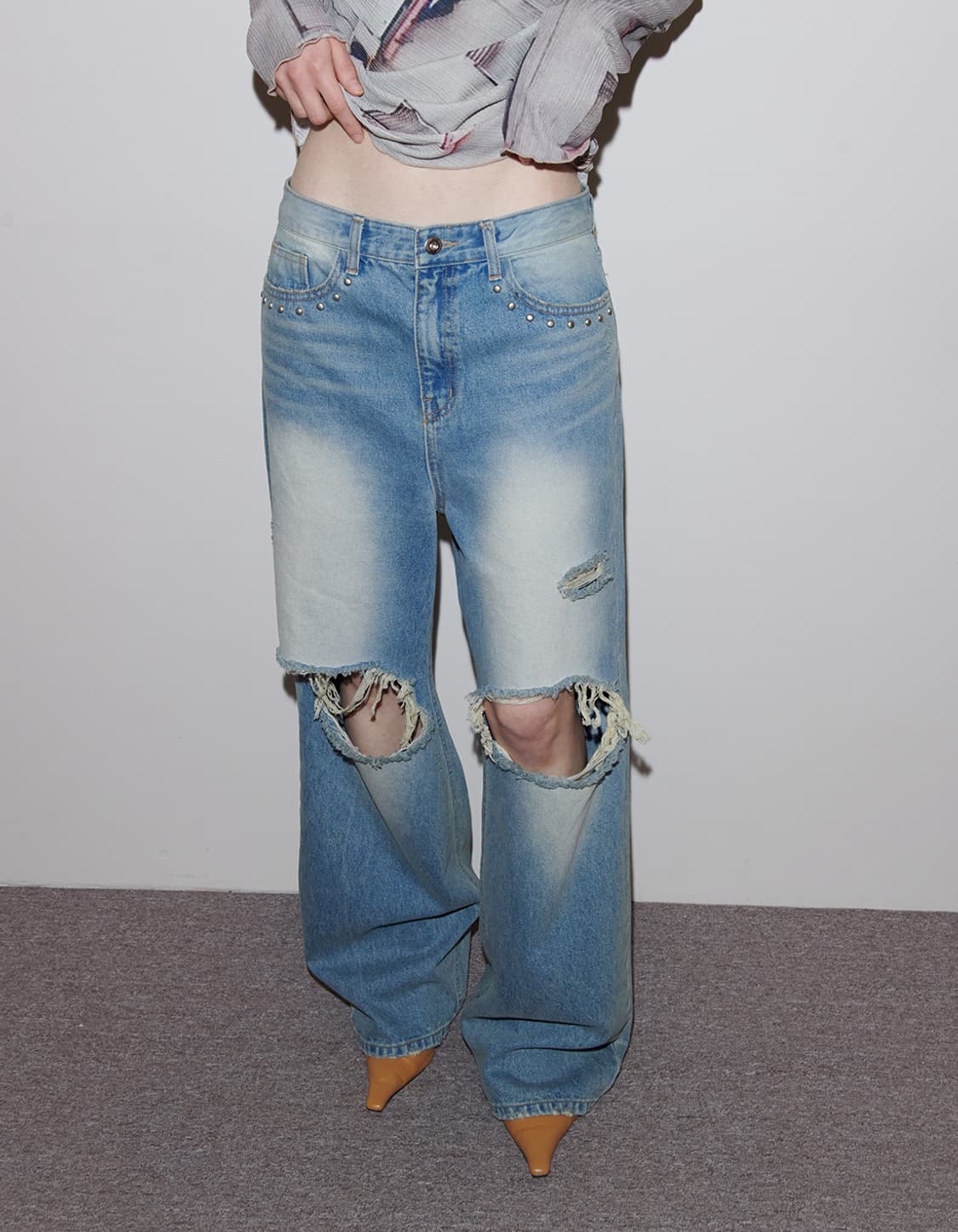 폴리수엠 STUDDED DISTRESSED JEANS 상품이미지1