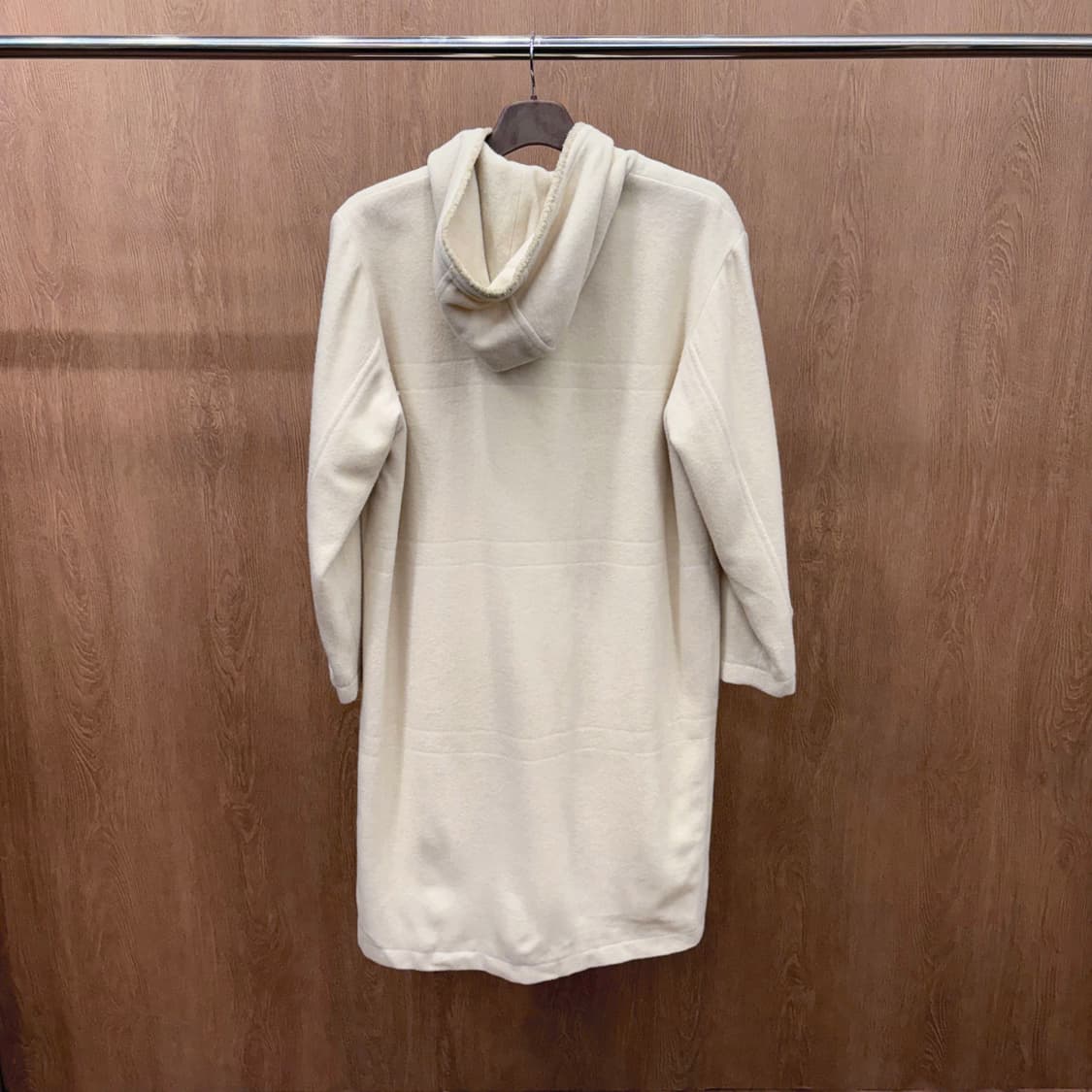 꾸레쥬 후드 코트 버튼 스트랩 웰트 포켓 디테일 레귤러핏 아이보리 상품이미지3