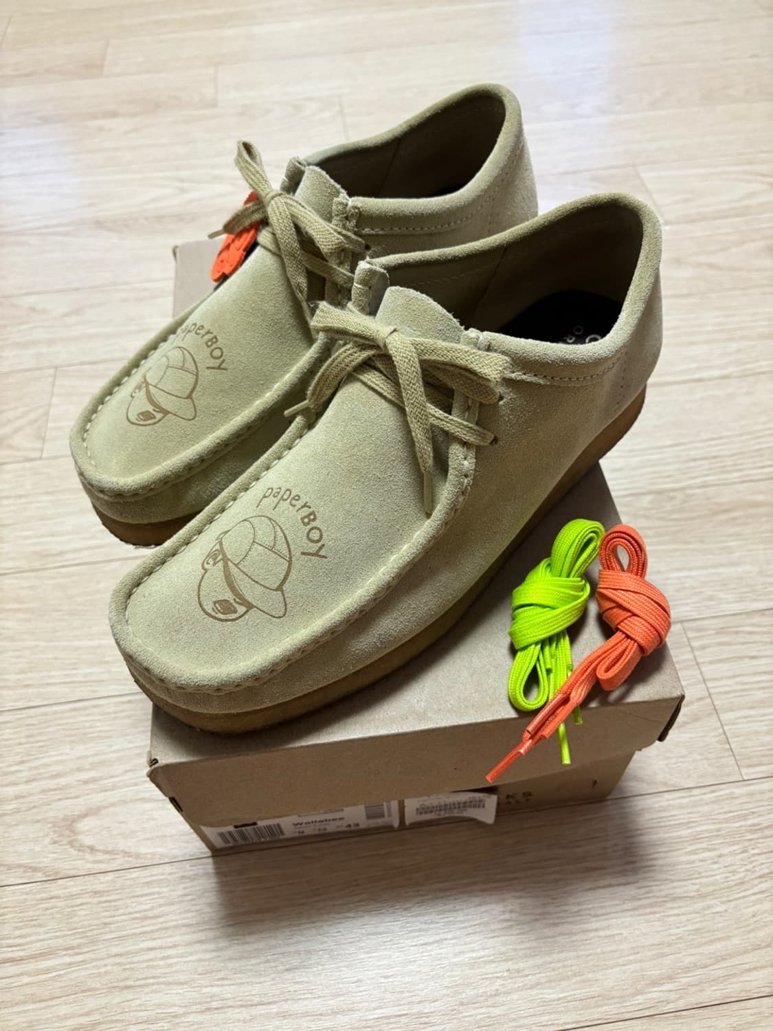 페이퍼보이 x BEAMS x 클락스 왈라비 메이플 스웨이드 US10 상품이미지2