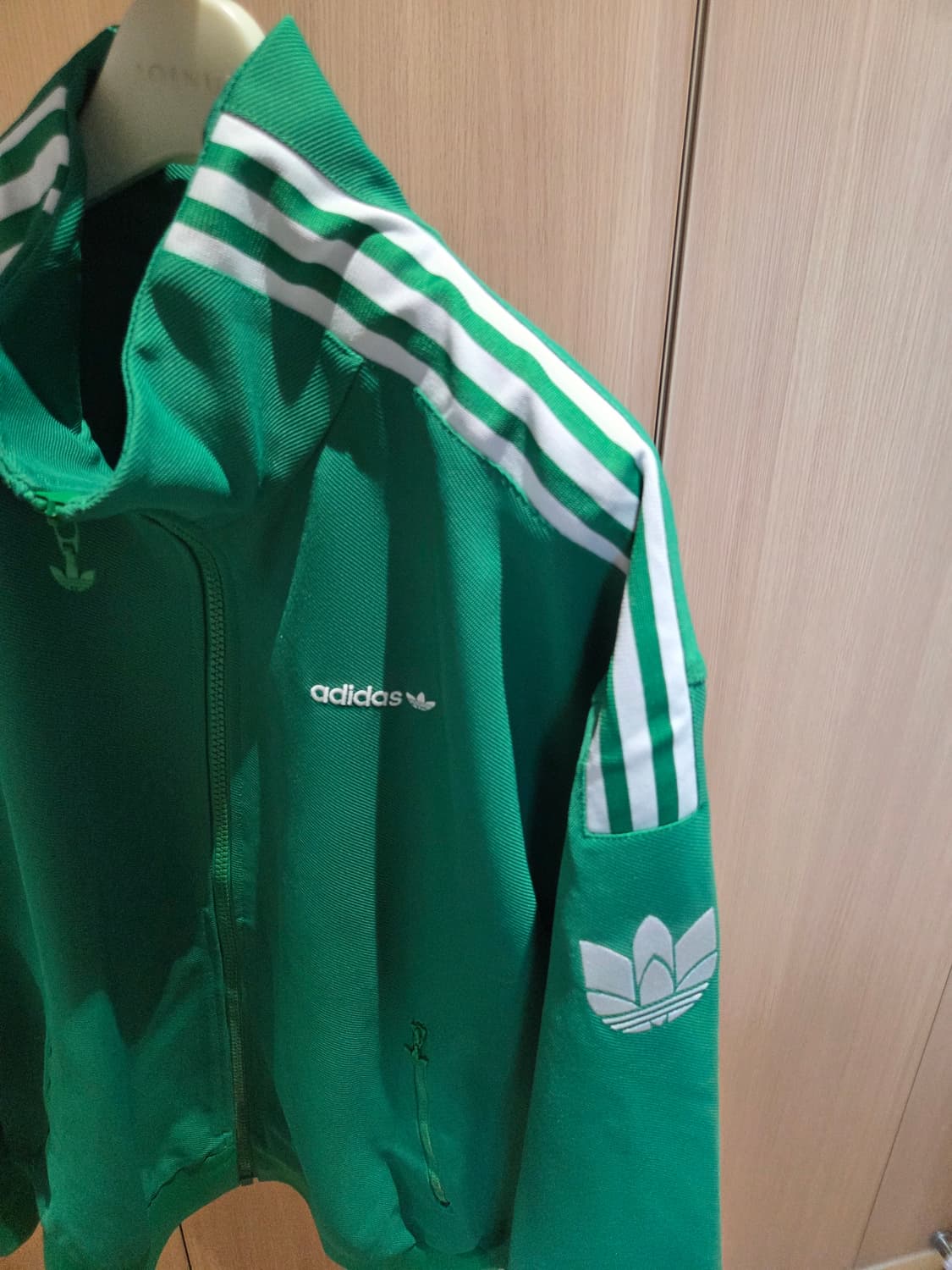 아디다스 레트로 트레포일 트랙탑 상품이미지2