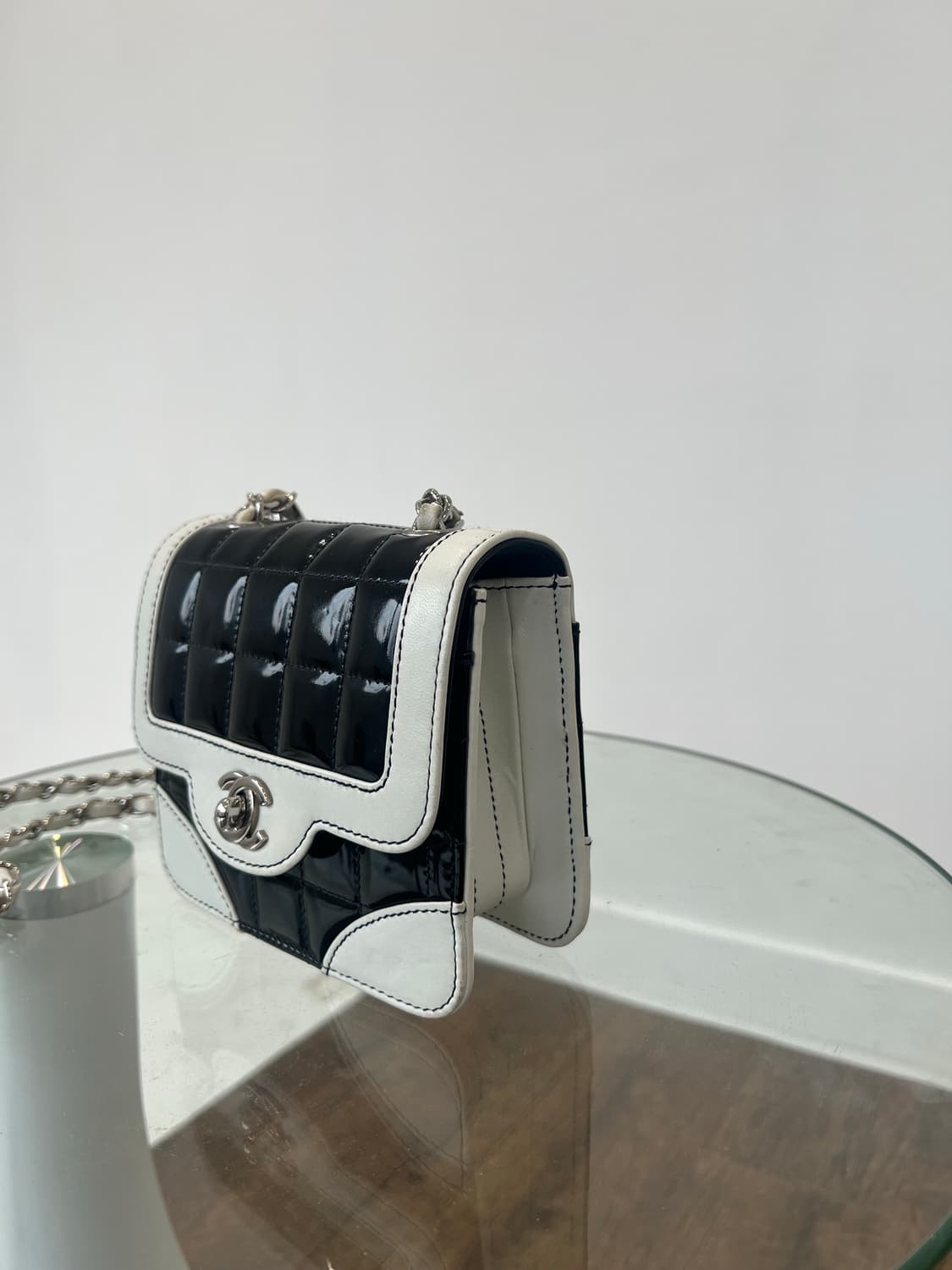 샤넬미니백 샤넬초콜릿바 페이턴트 체인숄더백 상품이미지3