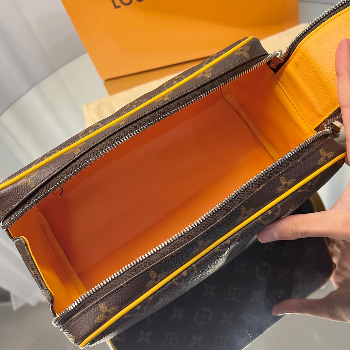 루이비통 모노그램 돕키트 파우치 엘로우 상품이미지7