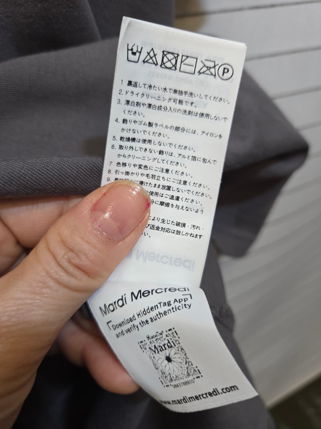 마르디 메크르디 플라워 반팔 티셔츠 차콜 상품이미지6