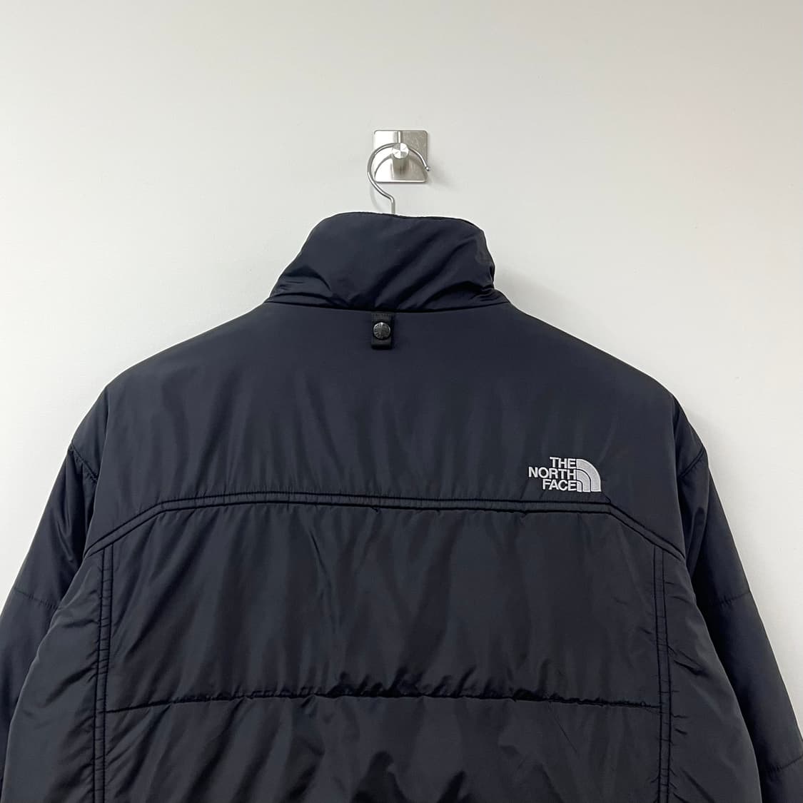 노스페이스 자수로고 블랙 경량패딩 상품이미지5