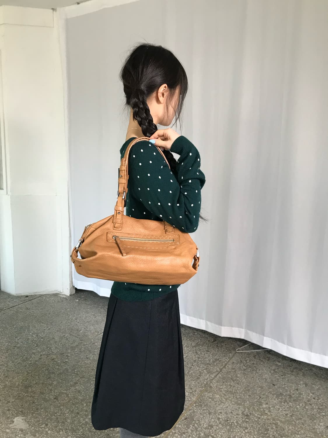 브라운 스티치 디테일 백 상품이미지1