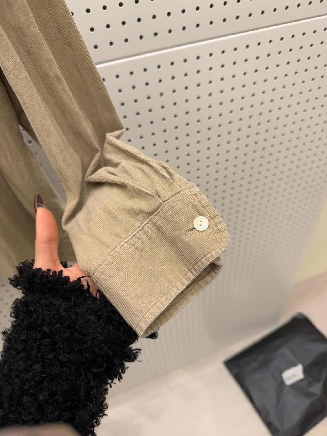 칼하트 원포켓 오버핏 셔츠 베이지 U1404 상품이미지4