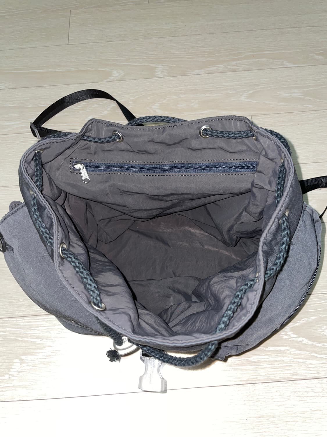 파히섬 탠스댄스 버튼 미니 백팩 차콜 상품이미지6