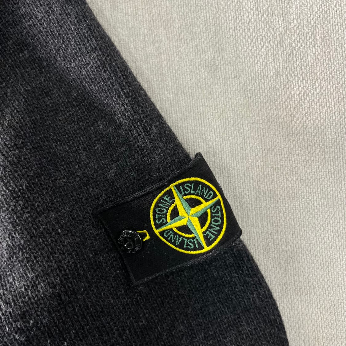 95 스톤아일랜드 16FW 챠콜 니트 집업 상품이미지5