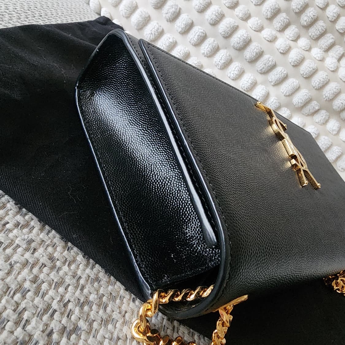 전시품급 생로랑 케이트 그랑드 뿌드르 카프스킨 금장 체인백 미디엄 블랙 상품이미지7