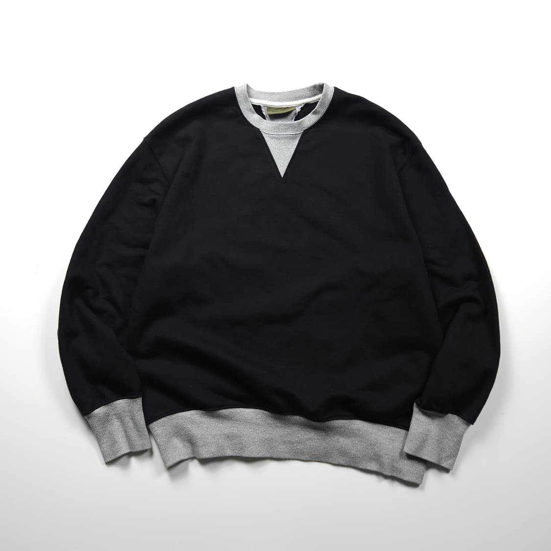 유니폼브릿지 투톤 디테일 크루넥 스웻 셔츠(XL) 상품이미지1