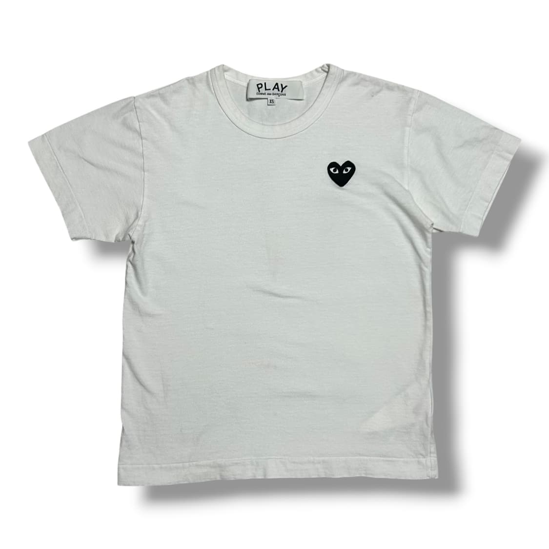 Comme des Garcons 여성용 블랙 하트 와펜 화이트 반팔티 상품이미지1