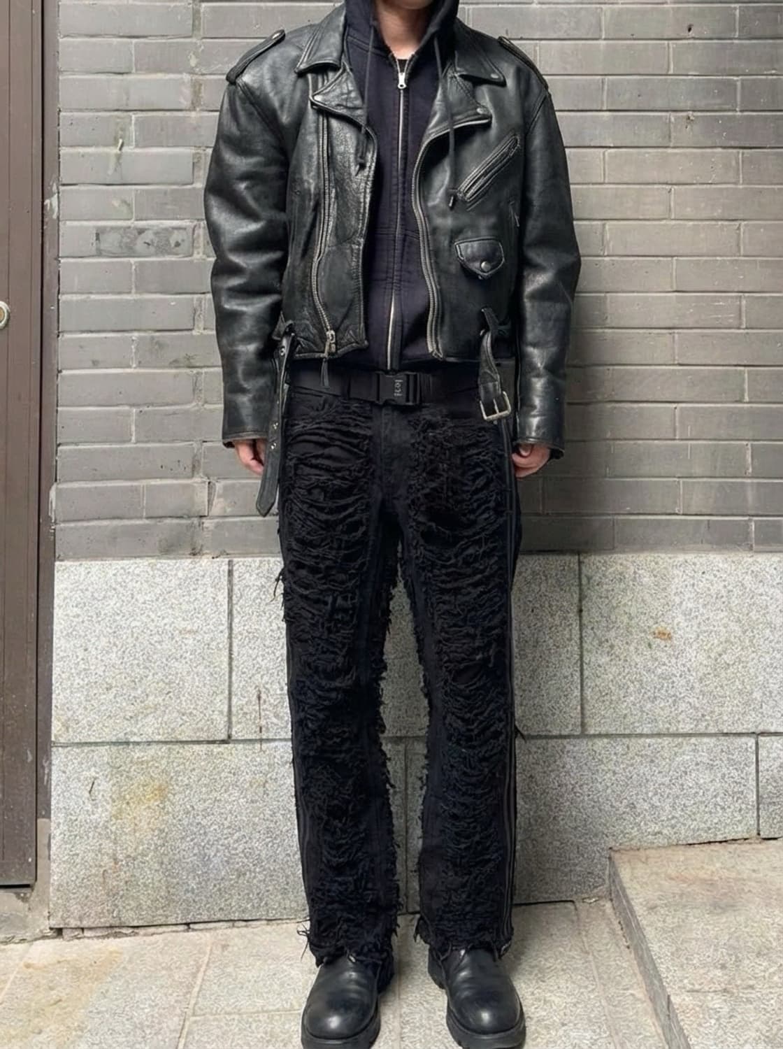 99% is 바조우 / 벨크로 사이드 립피드 왁시드 디스트로이드 데님팬츠 상품이미지2