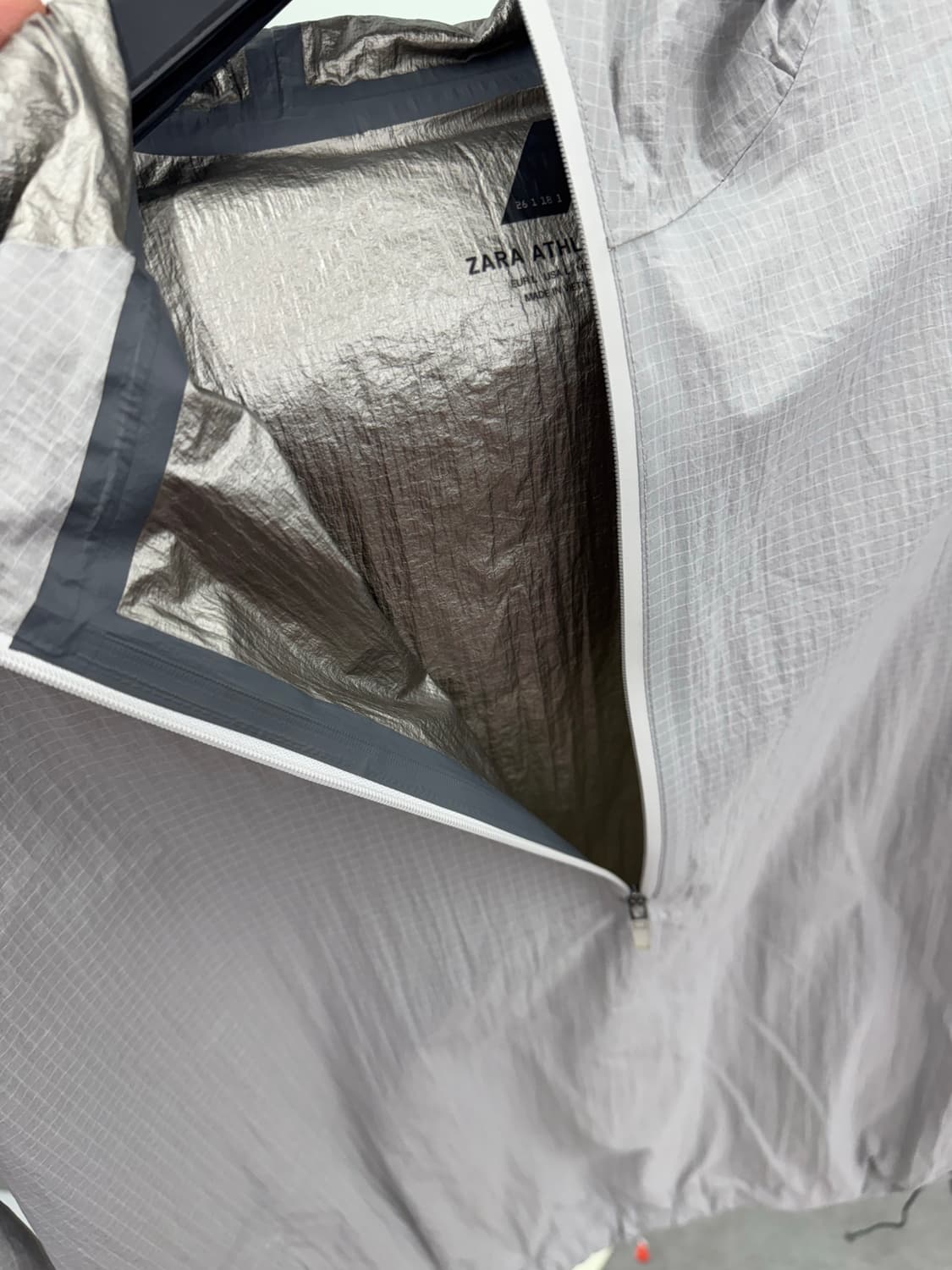 자라 애슬레틱 후드 바람막이 L 상품이미지4